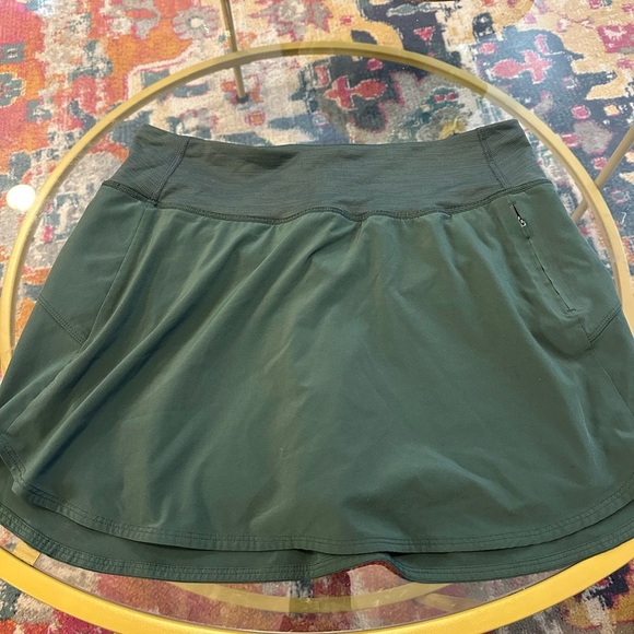 Outdoor Voices Pants - Outdoor Voices Evergreen Hudson Skort size medium